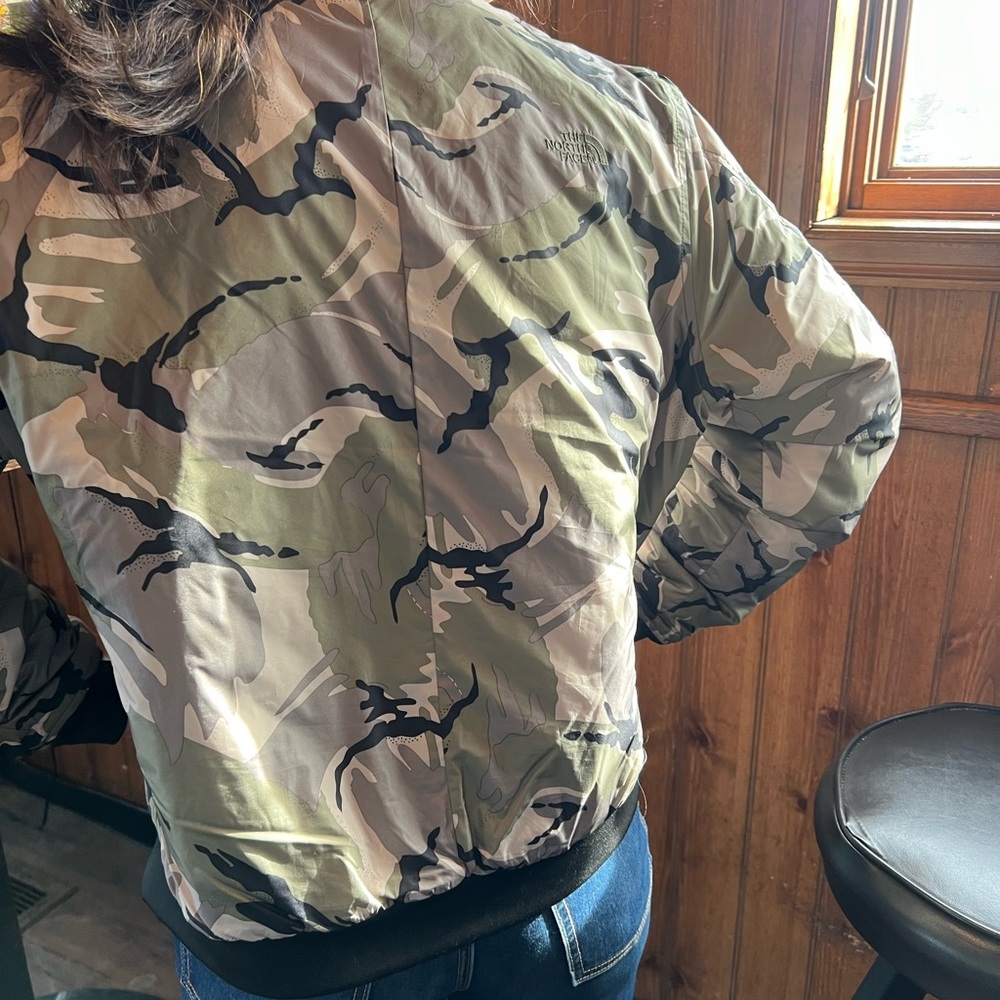 The North Face Woman's Barstol Bomber Jacket Full Zip Quilted Camo Size L  cute! - Picture 10 of 14